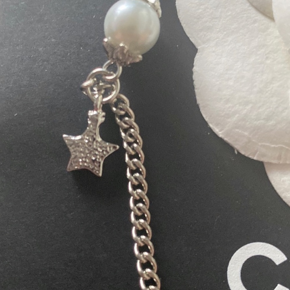 REPOSHING - Chanel Silver Pearl CC Logo Necklace - Picture 5 of 10